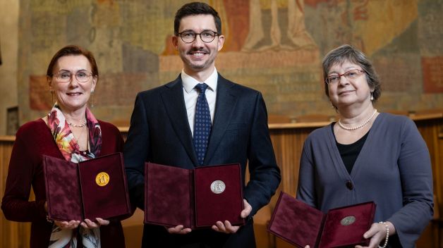 Trojice osobností medicíny převzala pamětní medaile UK