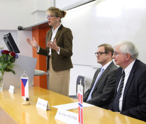Z leva Siri Ellen Sletner, prof. Kozák, prof. Anděl Z leva Siri Ellen Sletner, prof. Kozák, prof. Anděl